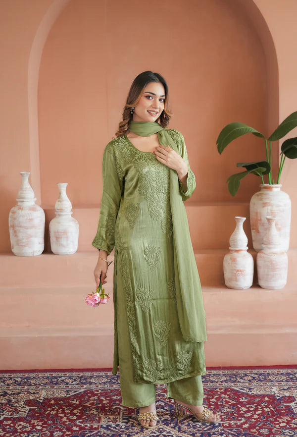 Gulnaar chikankari 3 pc set in green.